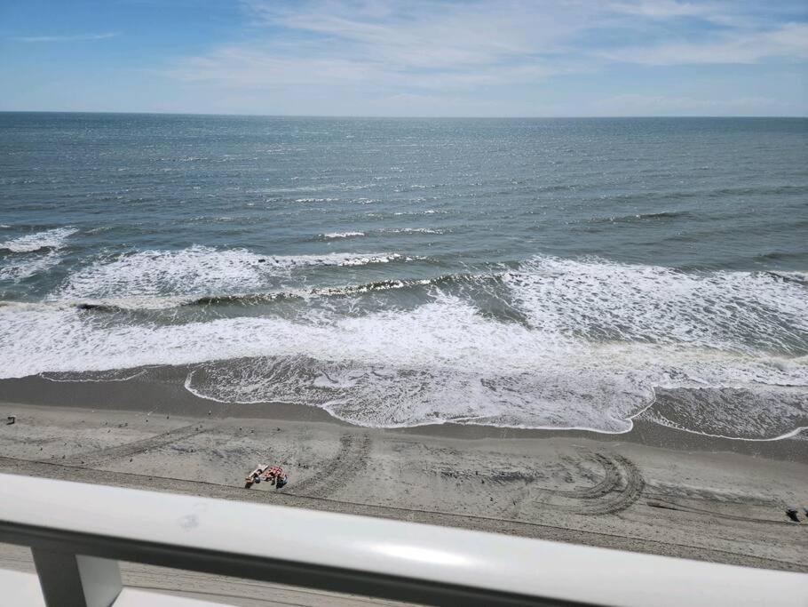 Апартаменты Oceanfront Efficiency T1104 Миртл-Бич Экстерьер фото